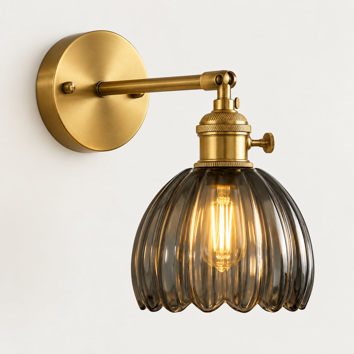 Wandleuchte Retra - Vintage-Design mit geripptem Glas