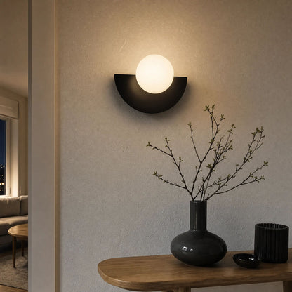 Wandleuchte Halvo - Geometrische LED-Designleuchte im Halbkreis