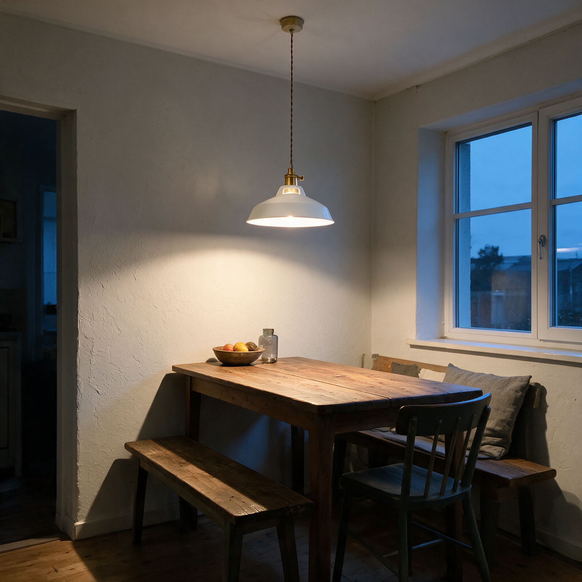 Pendelleuchte Raumansicht mit warmem Licht