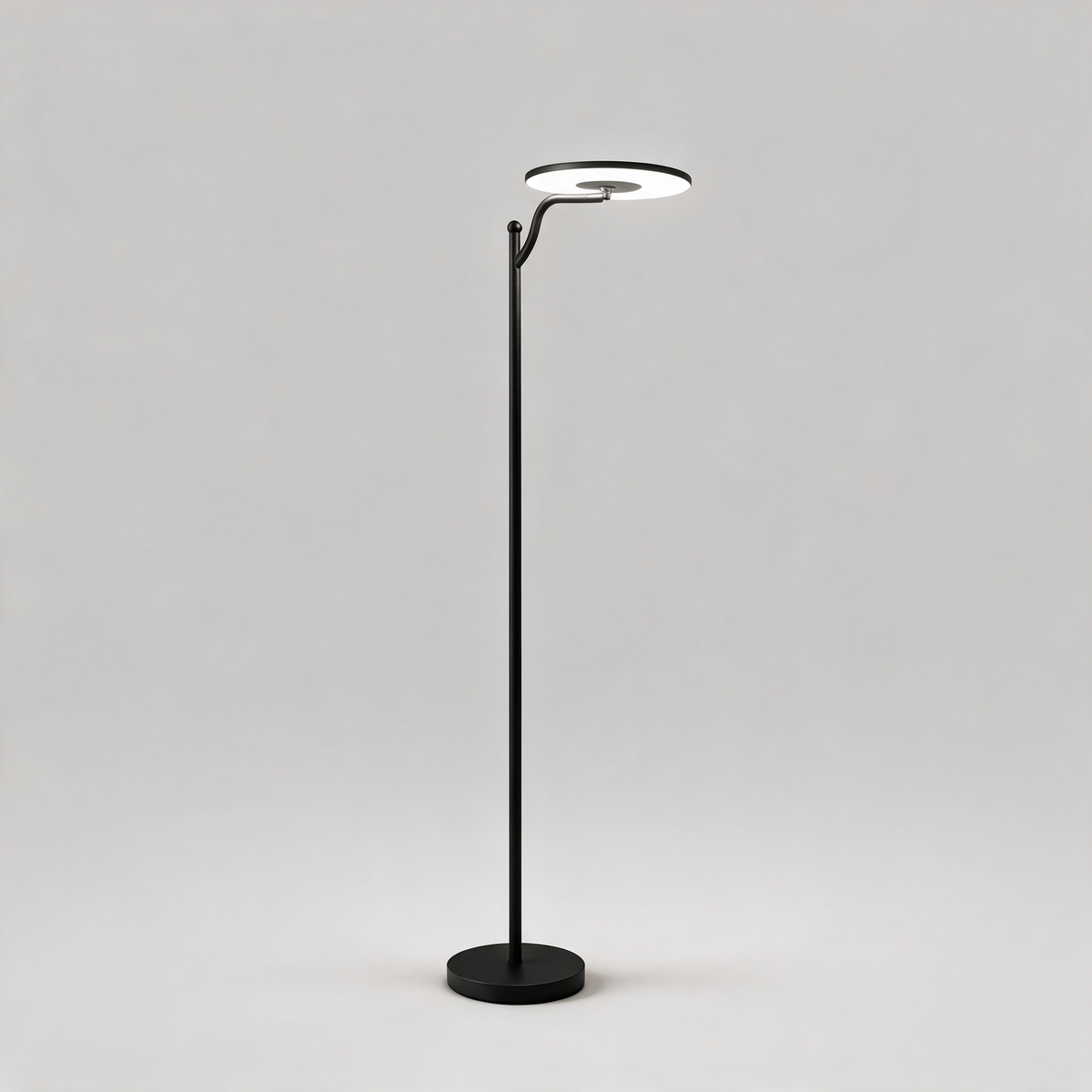 Stehlampe Farbe Schwarz Produktfoto